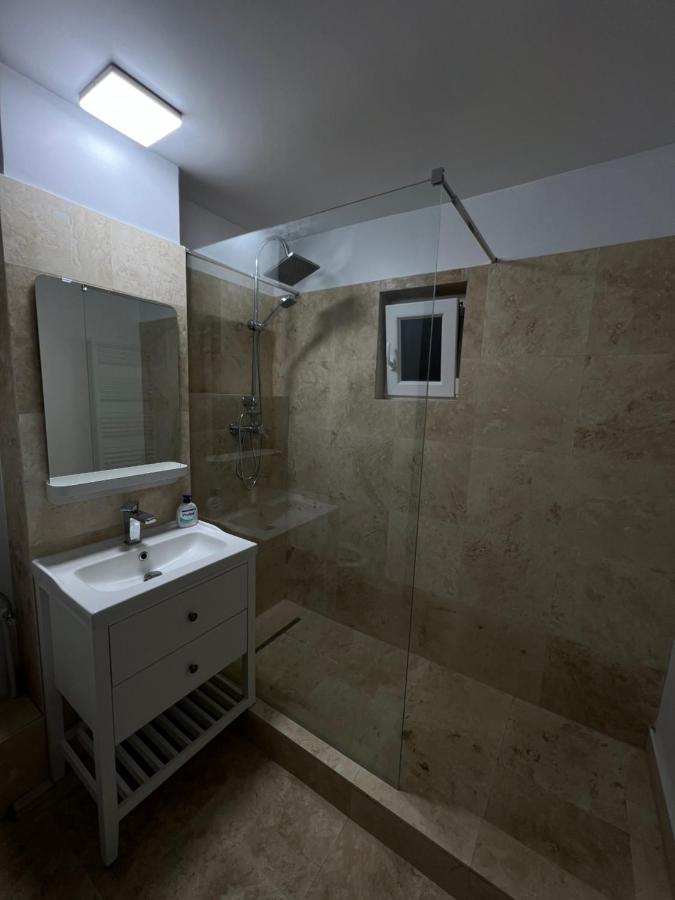 The Urban Hub 2 Apartment Iasi Ngoại thất bức ảnh