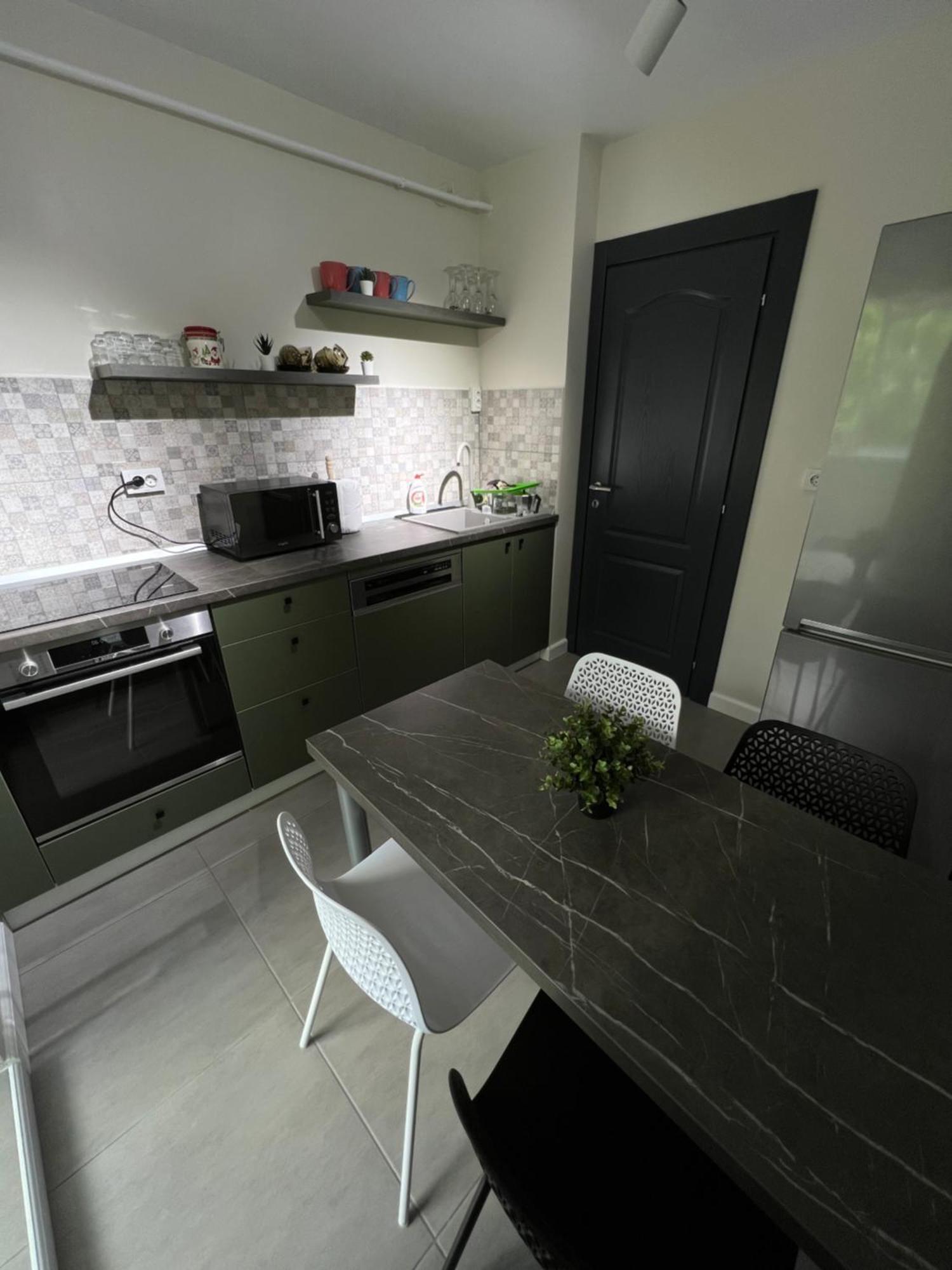 The Urban Hub 2 Apartment Iasi Ngoại thất bức ảnh